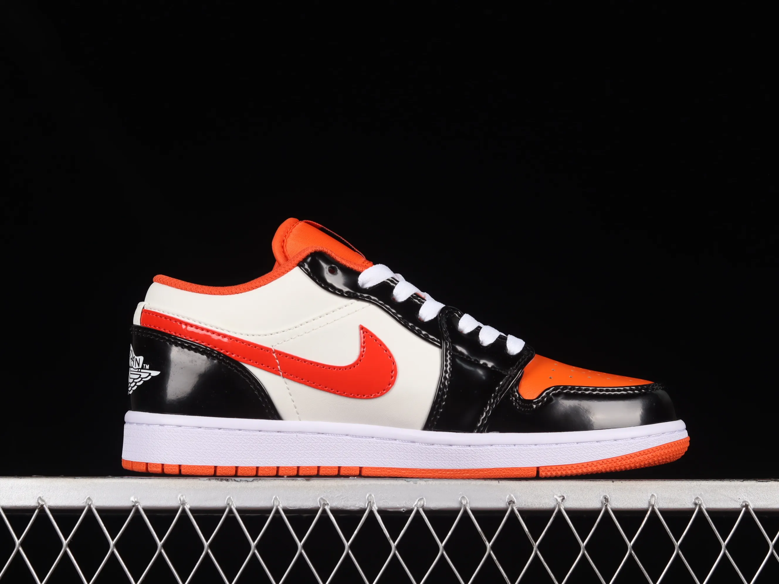 All categories Air Jordan Jordan series basketball shoes Air Jordan 1 Low Z version Air Jordan 1 Low AJ1 Joe 1 patent leather color matching cultural and leisure sports sneakers DV1335-800